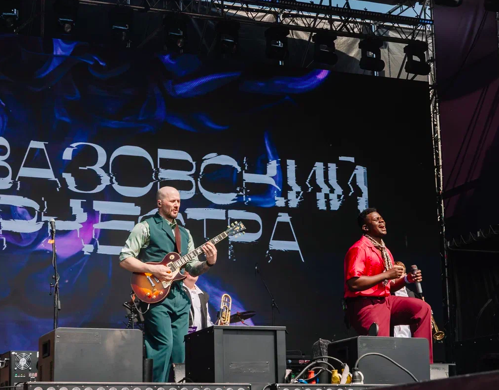 Фото Орали «Сигма-бой» и «А у реки». Опубликованы яркие моменты Черника Music Fest в Новосибирске 10